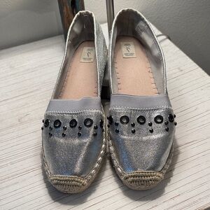 Simple Vera - Vera Wang Silver Espadrille Flats with Accents - 8